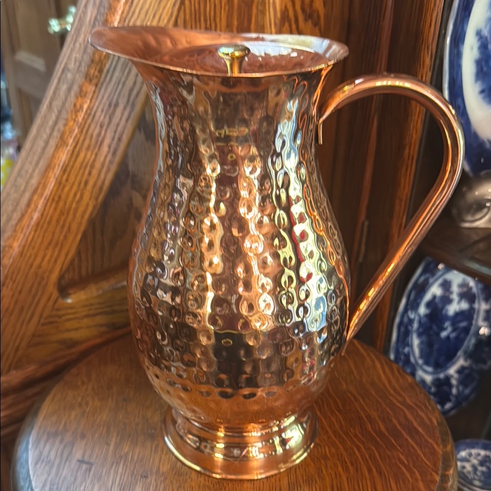 Pure copper water pitcher with lid & hammered finish. Applied handle. Used